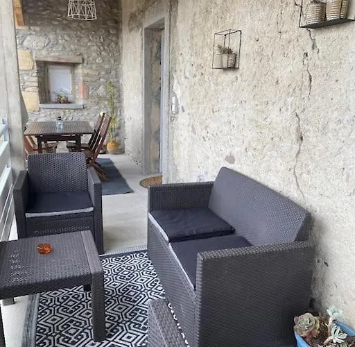 Appartement Dans Ferme En Renovation *